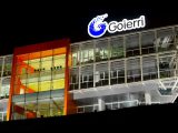 instalaciones de goierri eskola en la oscuridad, de noche.