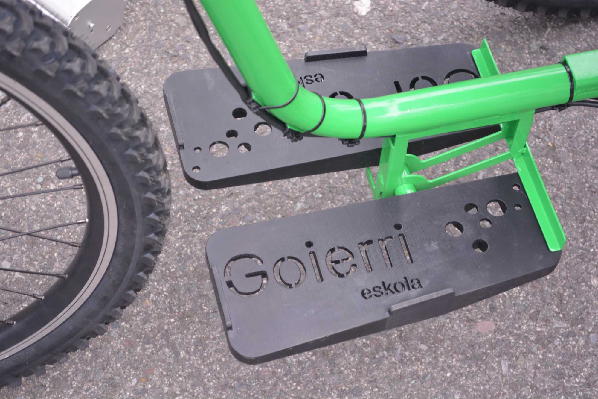 web4 pedales de la bicicleta fabricada por Goierri Eskola para la ONG Kellesensa
